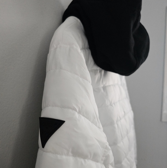 Men's GUESS White Puffer Quilted Jacket Hooded Red Trim XL - Picture 9 of 12